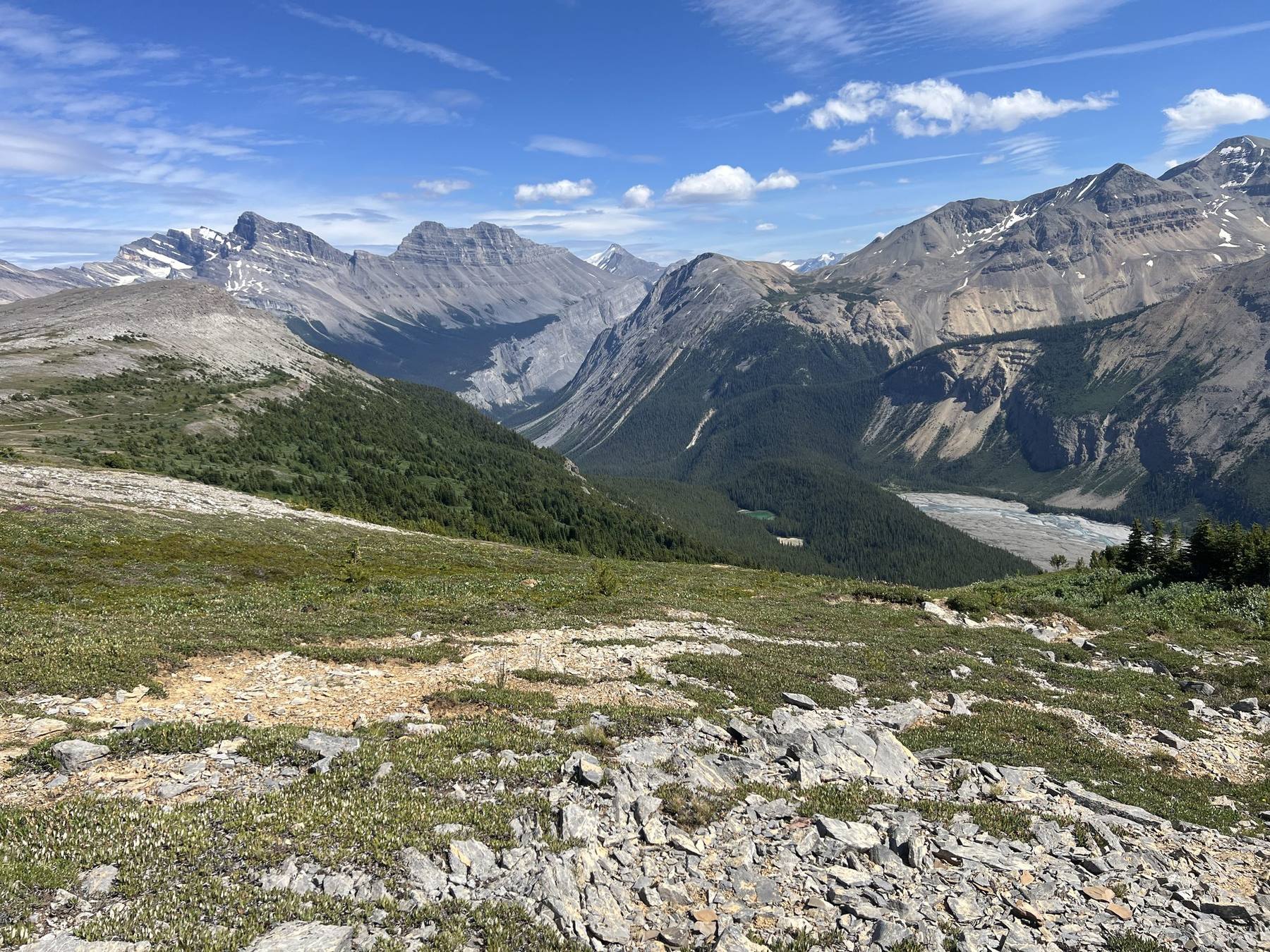 Alpine mountain scenery on Parker Ridge