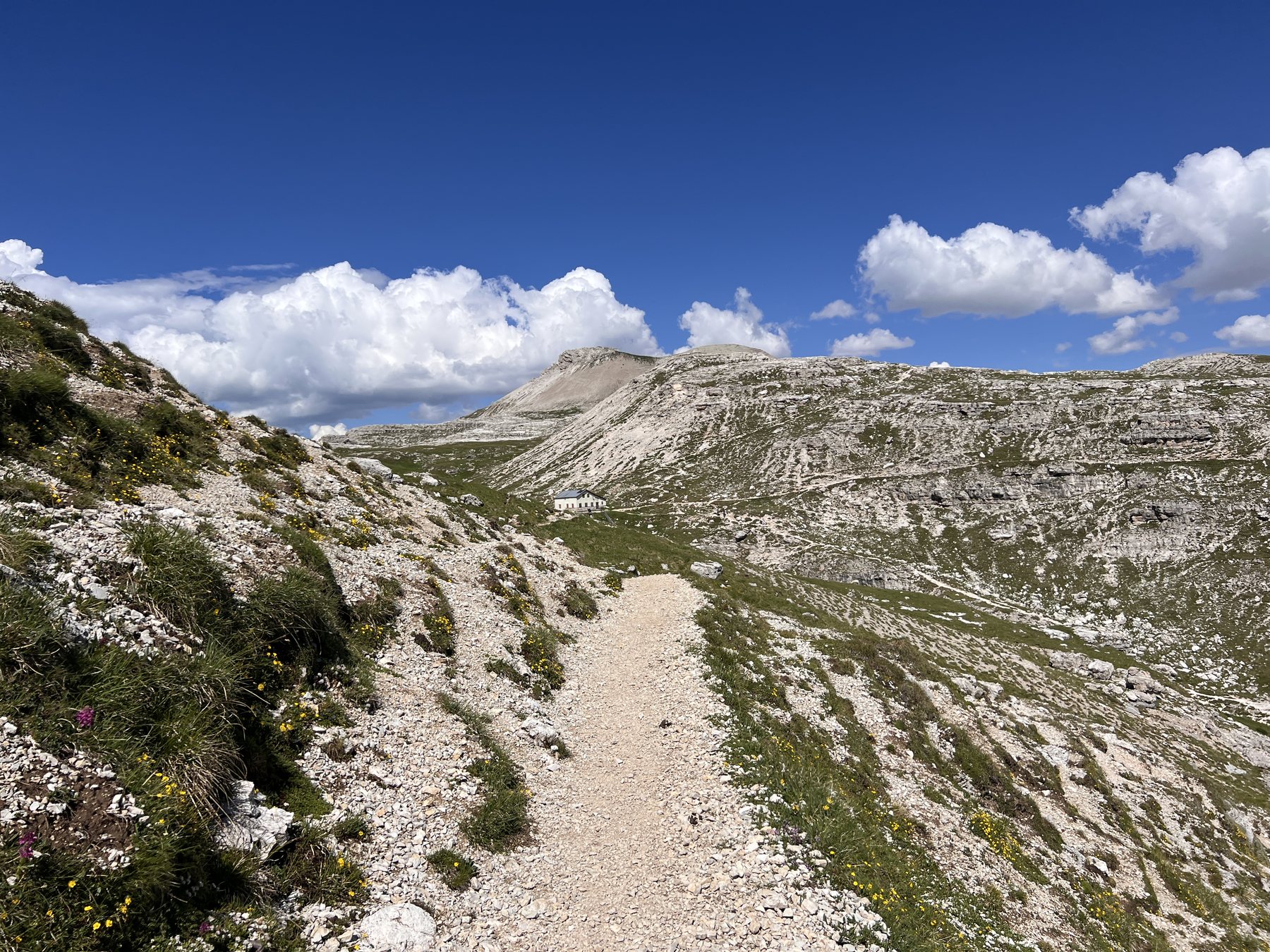 Scenery on the hike from Selva to Rifugio Puez