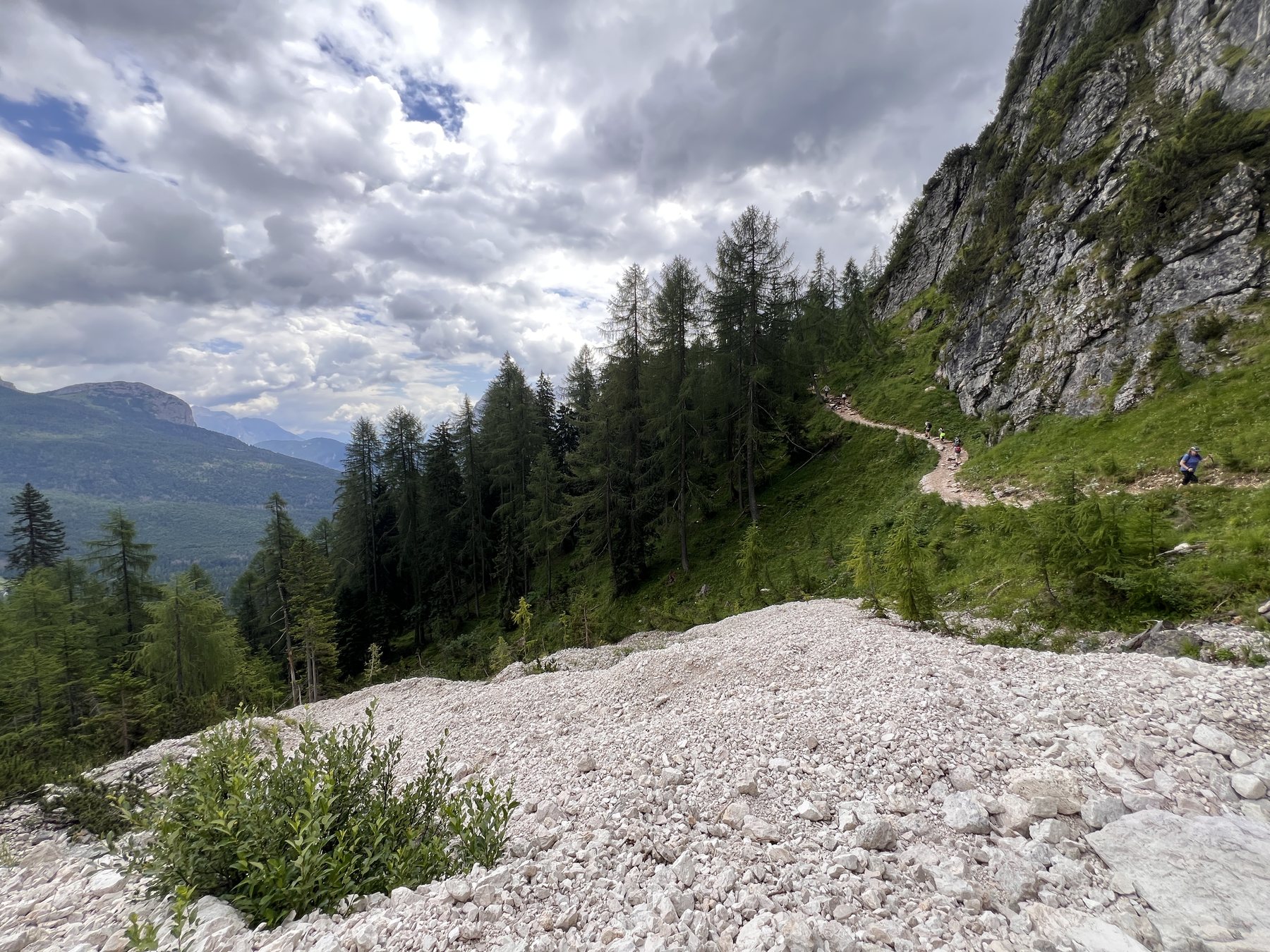 Narrow rocky trail on the Lago di Sorapis hike
