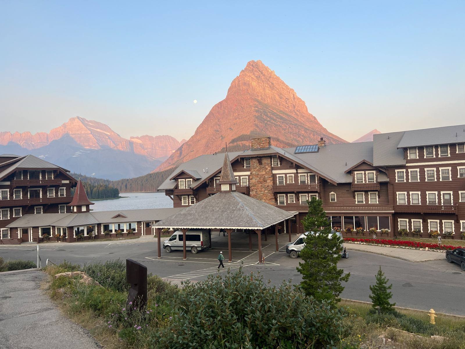 Many Glacier Hotel