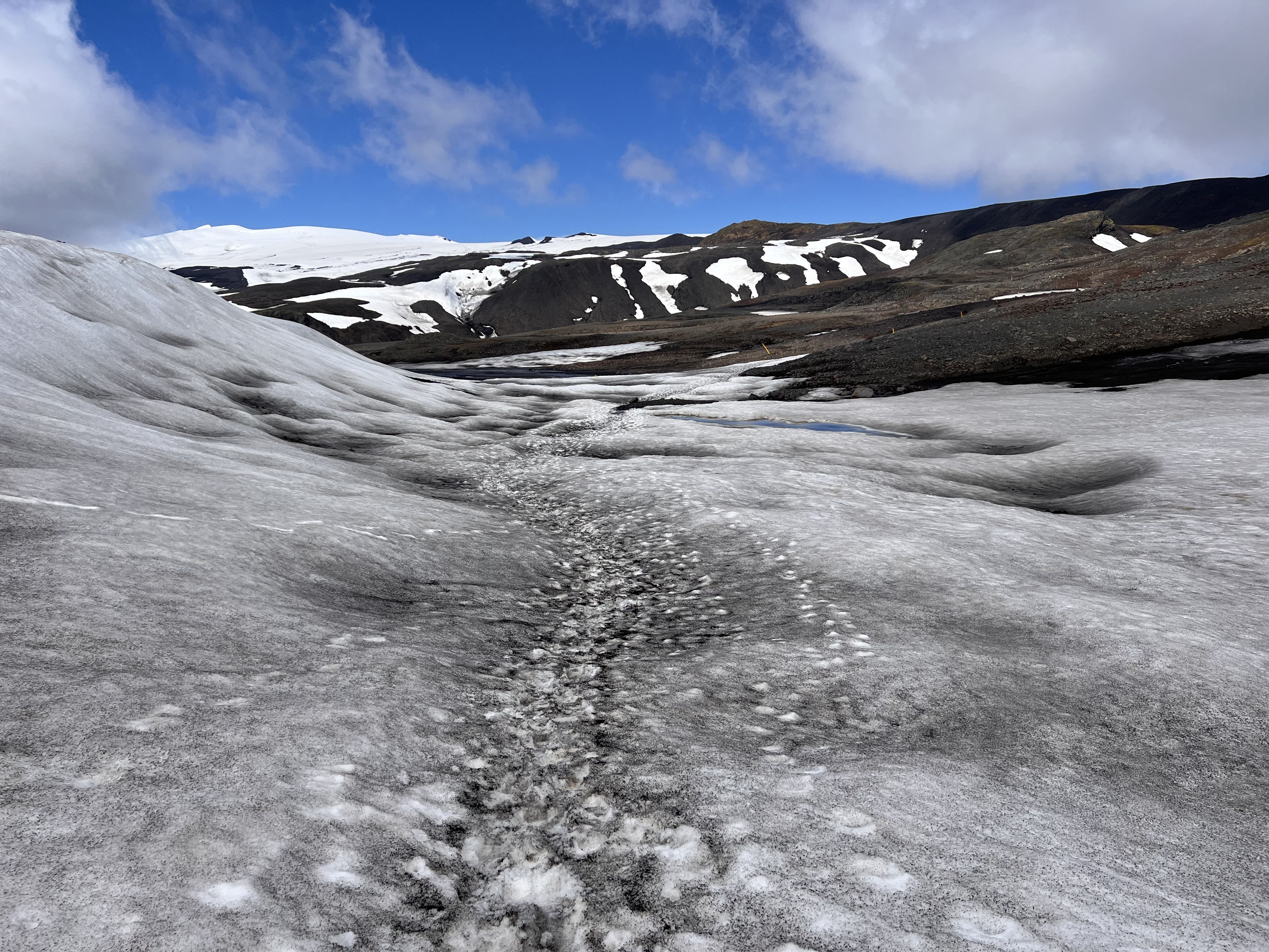 Snow and ice on the high Fimmvörðuháls pass