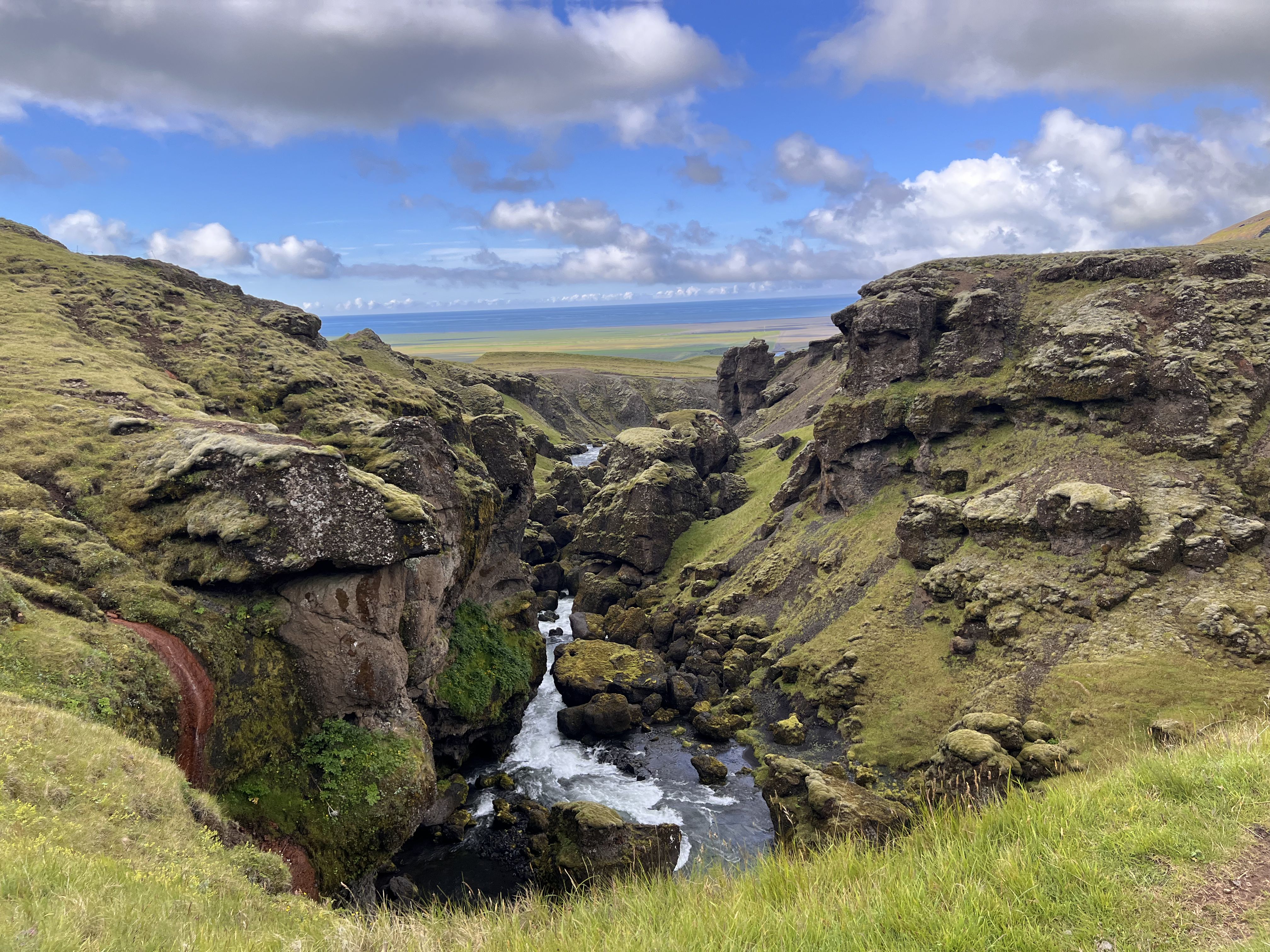 Changing green canyon scenery on the Fimmvörðuháls trail