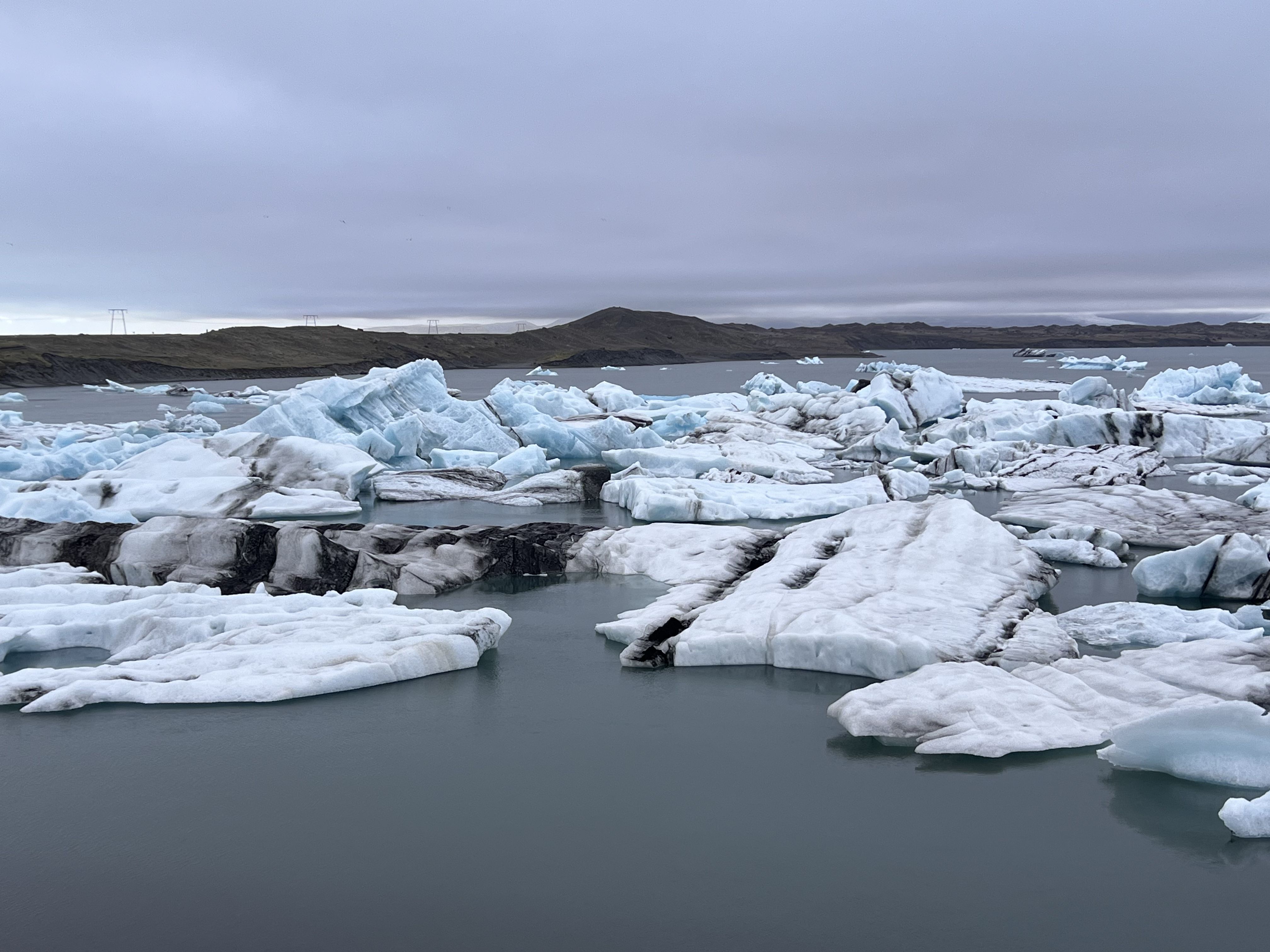 Icebergs floating in Jökulsárlón glacier lagoon