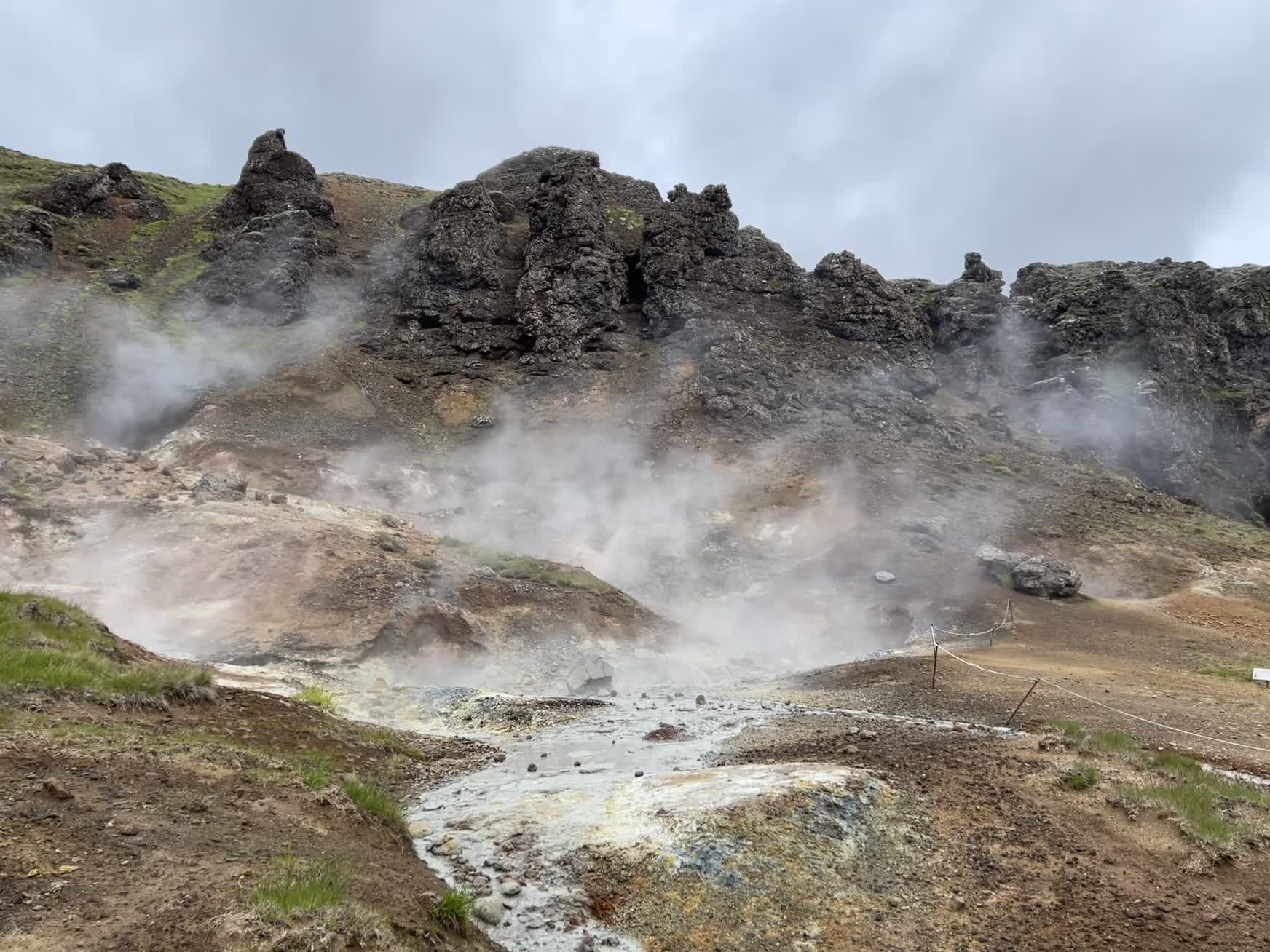 Geothermal landscape on the Reykjadalur hike