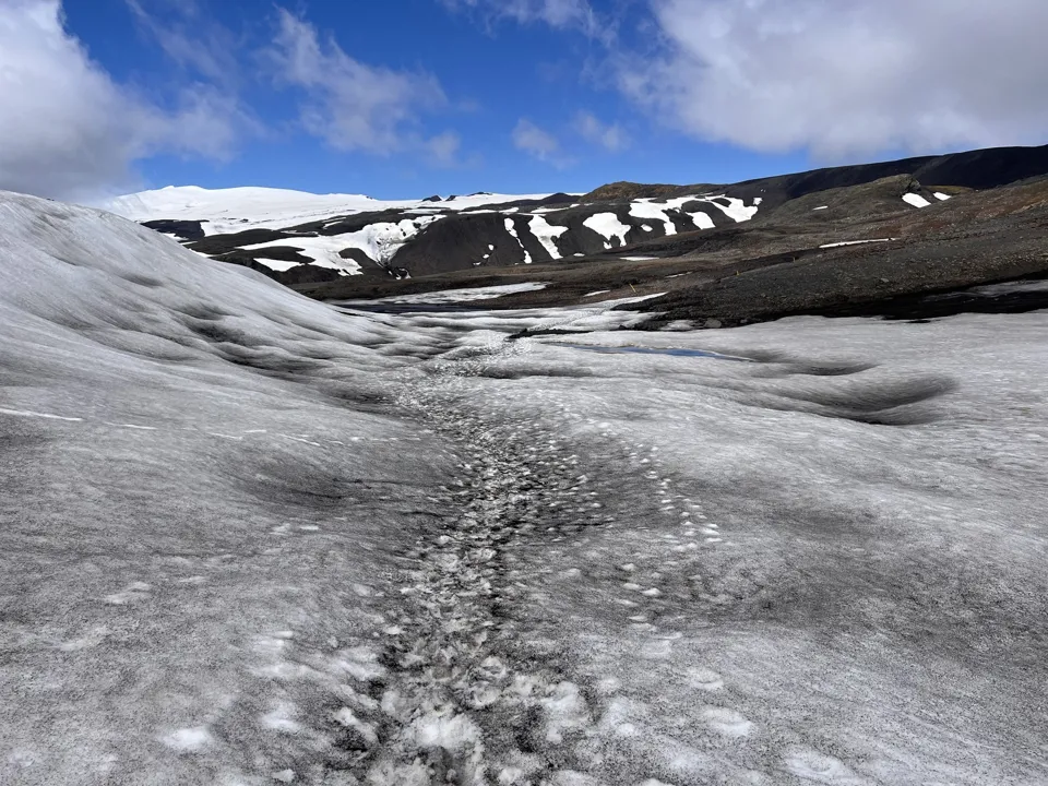 Snow and ice on the high Fimmvörðuháls pass