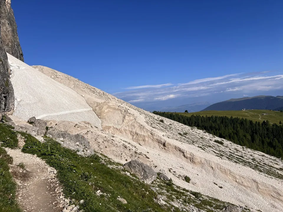 Snow and rocky terrain on the Sassolungo loop